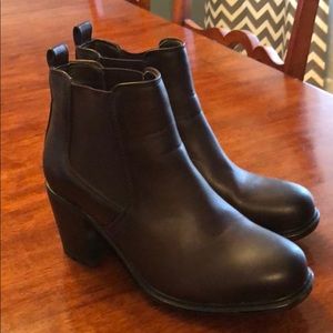 Women’s brown boots